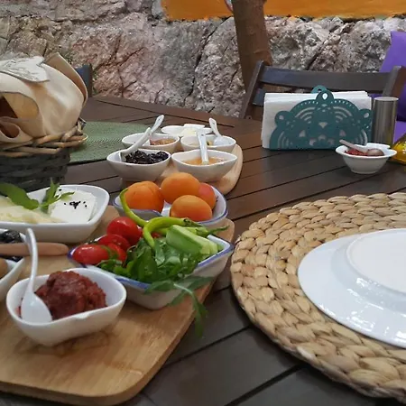 Melekler Oda ve Kahvaltı Ayvalı